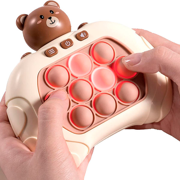 Táto interaktívna hračka umožňuje 4 rôzne hry - rýchle reakcie, pamäť, rýchlosť, hra pre 2 hráčov!